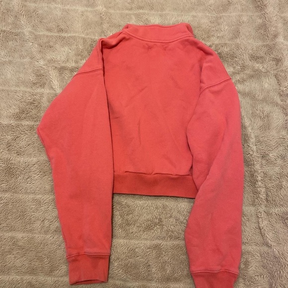 Bubblegum pink TNA sweater🤍 - Picture 3 of 4